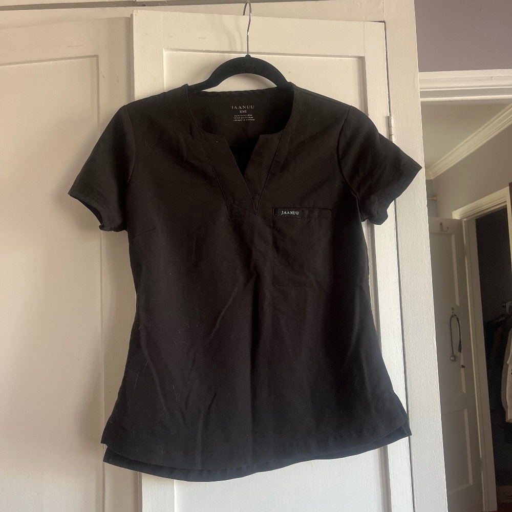 Jaanuu Scrub top